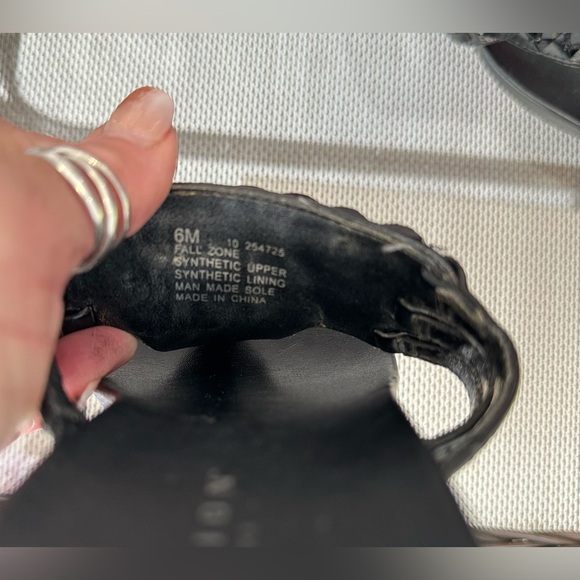 Ladies Kenneth Cole Sandals - Picture 6 of 6